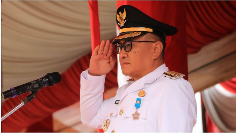 Wali Kota Sungai Penuh Alfin memimpin upacara peringatan HUT ke-81 Kemerdekaan RI di Lapangan Merdeka, Senin (17/8/2026).(Foto : Diskominfosta Sungai Penuh)
