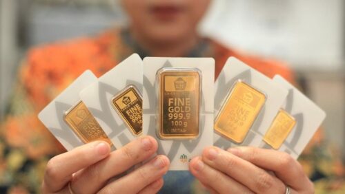 Harga emas Antam naik Rp20.000 menjadi Rp2,71 juta per gram pada Selasa (11/8/2026).(Foto: ANTARA FOTO/Reno Esnir)