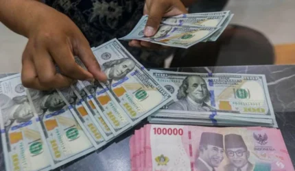 Nilai tukar rupiah terhadap dolar AS diprediksi melemah hingga Rp17.920.