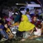 Warga berkumpul di tenda pengungsian pascagempa.(Foto : ANTARA FOTO/MEGA TOKAN)