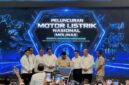 Presiden Prabowo Subianto saat meresmikan ekosistem Motor Listrik Nasional (Molinas) di fasilitas produksi Alva, Cikarang, Bekasi.(Foto : Eva/detikcom) 
