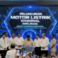 Presiden Prabowo Subianto saat meresmikan ekosistem Motor Listrik Nasional (Molinas) di fasilitas produksi Alva, Cikarang, Bekasi.(Foto : Eva/detikcom) 
