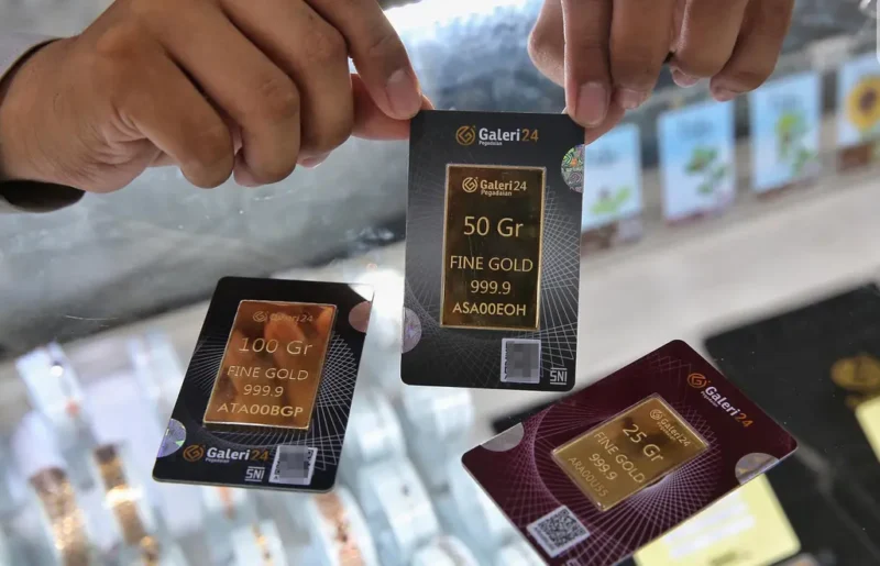 Harga emas Antam, Galeri24, dan UBS di Pegadaian mengalami penurunan pada Jumat (11/9/2026).(Foto : Liputan6.com/Angga Yuniar)