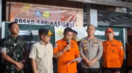 Tim SAR gabungan melanjutkan pencarian lima jurnalis dan tiga awak kapal Arupadhatu 1 yang hilang di Selat Sunda.(Foto : liputan6.com)