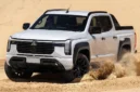 Mitsubishi Triton facelift diprediksi membawa sejumlah sentuhan desain dan teknologi dari Pajero terbaru.(Foto : carscoops)