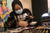 Harga emas Antam menguat Rp1.000 menjadi Rp2.593.000 per gram pada Rabu, 16 September 2026.(Foto : Liputan6.com/Angga Yuniar)