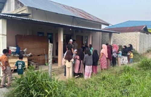 Suasana di sekitar lokasi kejadian di Desa Sumur Anyir