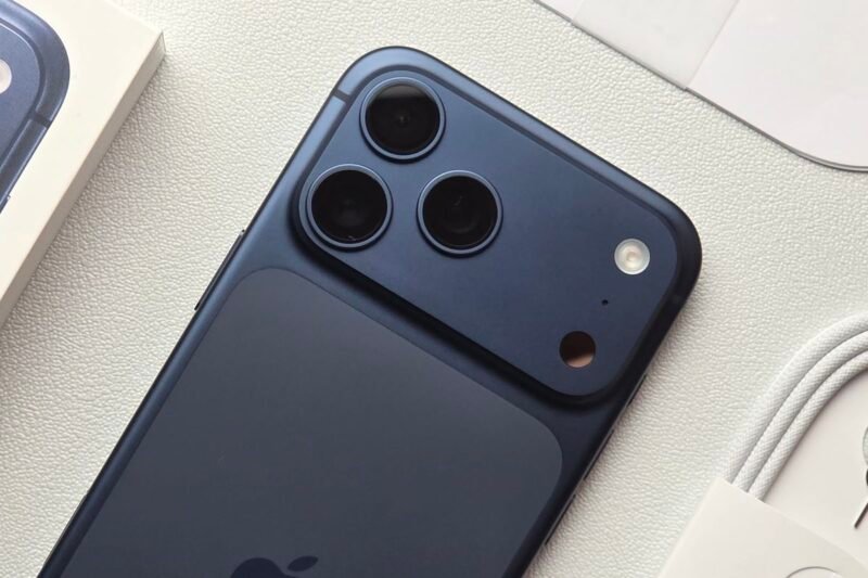 Ilustrasi iPhone 17 dan bocoran iPhone 18 yang akan diperkenalkan Apple dalam Apple Event September 2026.(Foto : KOMPAS.com/Caroline Saskia Tanoto)