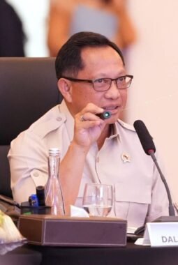 Mendagri Minta Pemda Perkuat Empat Komponen Ekonomi