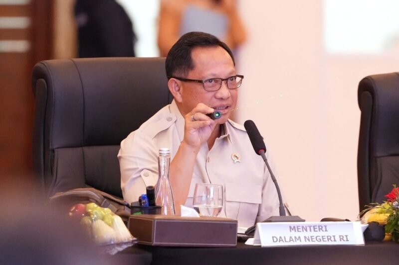 Mendagri Muhammad Tito Karnavian saat membahas strategi mendorong pertumbuhan ekonomi daerah.(Foto : Kemendagri)