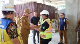 Wali Kota Sungai Penuh Alfin meninjau langsung progres pembangunan Pasar Sungai Penuh, Selasa (1/9/2026).(Foto : Prokopim Kota Sungai Penuh)