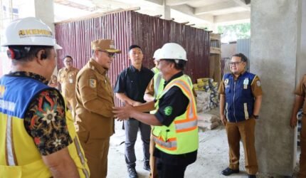 Wali Kota Sungai Penuh Alfin meninjau pembangunan Pasar Sungai Penuh