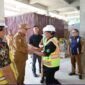 Wali Kota Sungai Penuh Alfin meninjau langsung progres pembangunan Pasar Sungai Penuh, Selasa (1/9/2026).(Foto : Prokopim Kota Sungai Penuh)