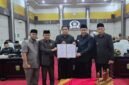 Wali Kota Sungai Penuh Alfin bersama pimpinan DPRD menandatangani Nota Kesepakatan Perubahan KUA dan PPAS Tahun Anggaran 2026.(Foto : Prokopim Kota Sungai Penuh)