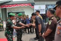 Ketua DPRD Hutri Randa menyambut Pangdam XX/TIB di Makodim 0417/Kerinci.