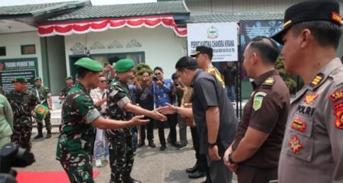 Ketua DPRD Hutri Randa menyambut Pangdam XX/TIB di Makodim 0417/Kerinci.