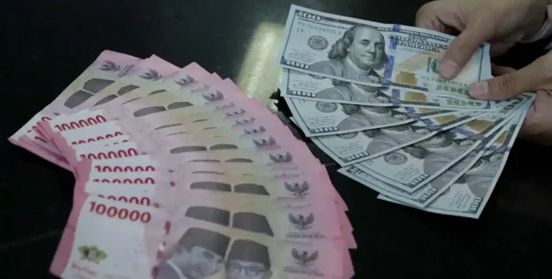 Ilustrasi rupiah dan dolar AS yang menggambarkan pergerakan nilai tukar mata uang.(Foto : The Fed/TRIBUNNEWS/IRWAN RISMAWAN)