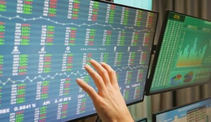 Pergerakan IHSG dan saham emiten di Bursa Efek Indonesia