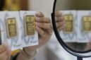 Harga emas Antam turun pada perdagangan Senin (21/9).(FOTO:CNN Indonesia/Safir Makki).