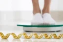 Dokter menjelaskan alasan dan waktu yang tepat untuk menimbang berat badan saat menjalani program penurunan berat badan.(Foto : jcomp/tribunnews.com)