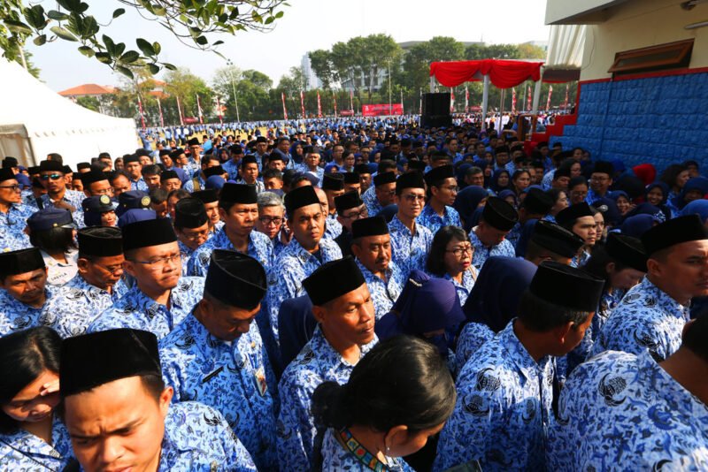 Guru PPPK penuh waktu berpeluang beralih menjadi PNS mulai Januari 2027 melalui tes kompetensi.(Foto: Ricardo/JPNN.com)