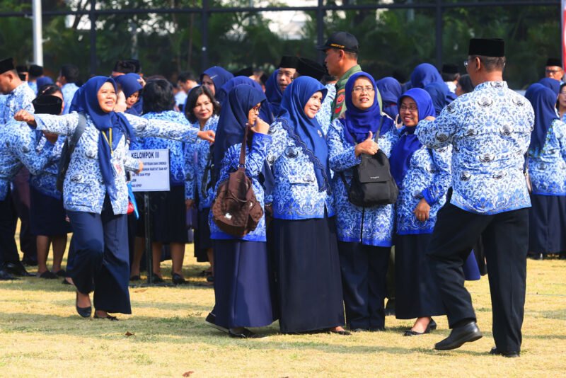 Guru PPPK berpeluang beralih menjadi ASN pusat dan mengikuti seleksi PNS pada 2027.