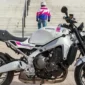 Yamaha XSR900 2027 hadir dengan warna Neon White yang mengusung nuansa balap era 1990-an untuk pasar Eropa.(Foto : Paultan)