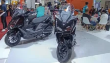 Yadea GT80 mengandalkan baterai ganda untuk mengejar jarak tempuh lebih dari 180 km dalam sekali pengisian daya.(Foto : Ist)