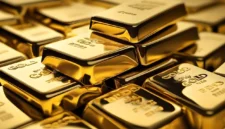 Harga emas dunia melemah pada perdagangan Senin, 12 Oktober 2026, di tengah penguatan dolar AS dan penantian data inflasi.(Foto By AI)