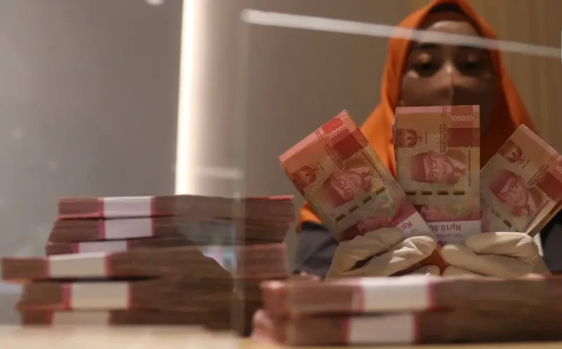 Rupiah menguat ke Rp17.896 per dolar AS pada pembukaan perdagangan Jumat, 9 Oktober 2026.(Foto : Liputan6.com/Angga Yuniar)