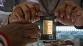 Daftar harga emas 24 karat dari Antam, Pegadaian, dan Hartadinata Abadi, Jumat (23/10/2026).(foto : Liputan6.com/Angga Yuniar)