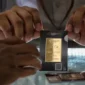 Daftar harga emas 24 karat dari Antam, Pegadaian, dan Hartadinata Abadi, Jumat (23/10/2026).(foto : Liputan6.com/Angga Yuniar)
