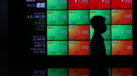 Saham Bank Mandiri (BMRI) mengalami koreksi 8,54% seiring dengan anjloknya IHSG pada sesi pertama perdagangan Jumat (16/10/2026).(Foto : Liputan6.com/Angga Yuniar)