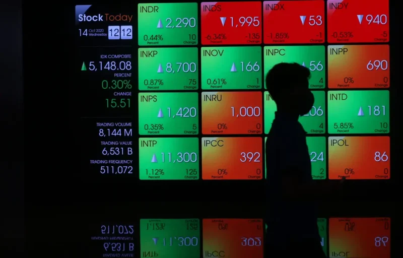 Saham Bank Mandiri (BMRI) mengalami koreksi 8,54% seiring dengan anjloknya IHSG pada sesi pertama perdagangan Jumat (16/10/2026).(Foto : Liputan6.com/Angga Yuniar)