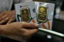 Harga emas Antam turun Rp 13.000 per gram pada Jumat (30/10/2026).(Foto : Liputan6.com/Johan Tallo)