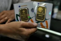 Harga emas Antam turun Rp 13.000 per gram pada Jumat (30/10/2026).(Foto : Liputan6.com/Johan Tallo)