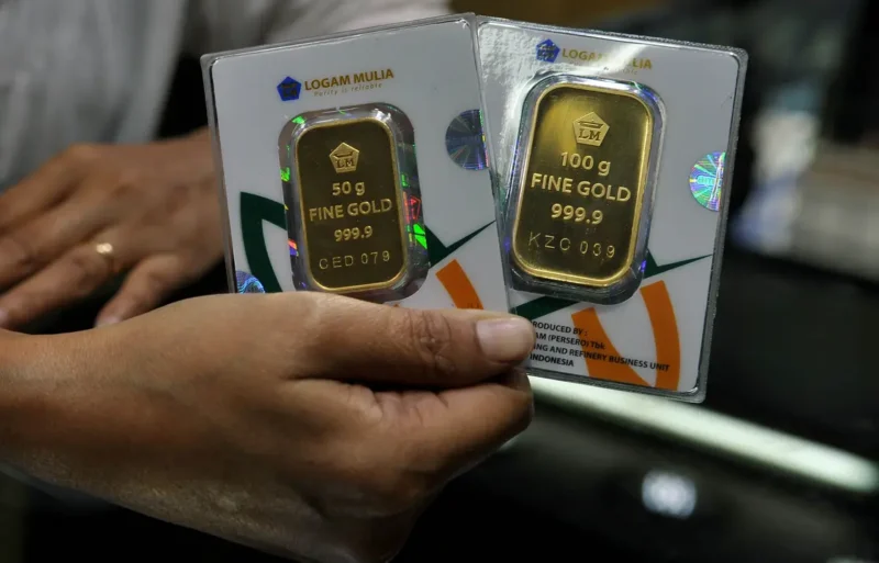 Harga emas Antam turun Rp 13.000 per gram pada Jumat (30/10/2026).(Foto : Liputan6.com/Johan Tallo)