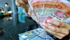 Rupiah melemah ke Rp18.080 per dolar AS pada penutupan perdagangan Jumat (23/10/2026).