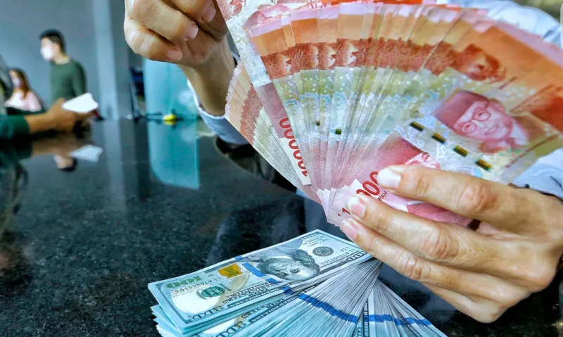 Rupiah melemah ke Rp18.080 per dolar AS pada penutupan perdagangan Jumat (23/10/2026).