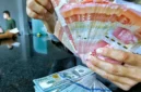Rupiah melemah terhadap dolar AS di tengah tekanan pasar domestik dan ketegangan geopolitik global.(Foto : Liputan6.com/Angga Yuniar)