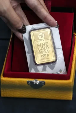 Harga Emas Antam Anjlok, Cek Harga dan Buyback