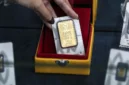 Harga emas batangan Antam naik Rp7.000 menjadi Rp2.572.000 per gram pada Sabtu, 17 Oktober 2026.(Foto : Liputan6.com/Johan Tallo)