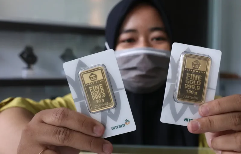Harga emas Antam, UBS, dan Galeri24 di Pegadaian turun pada Sabtu, 3 Oktober 2026.(Foto : Liputan6.com/Angga Yuniar)