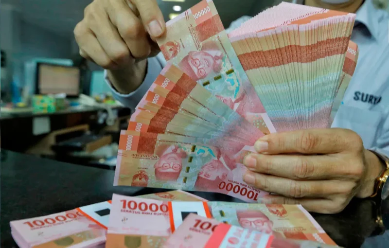Rupiah melemah ke Rp18.035 per dolar AS seiring tekanan pasar global dan kenaikan harga minyak.(Foto : Liputan6.com/Angga Yuniar)