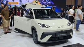 BYD Atto 1 memimpin penjualan mobil terlaris di Indonesia pada September 2026, mengungguli Toyota Avanza.(Foto : Liputan6.com/Pramita Tristiawati)