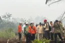 Prabowo meninjau kebakaran hutan dan lahan di Kalimantan Barat, Sabtu (22/8/2026). (Liputan6.com/Lizsa Egeham).