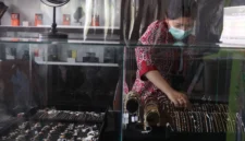 Harga emas Antam naik Rp20.000 menjadi Rp2.592.000 per gram.(Foto : Liputan6.com/Angga Yuniar)