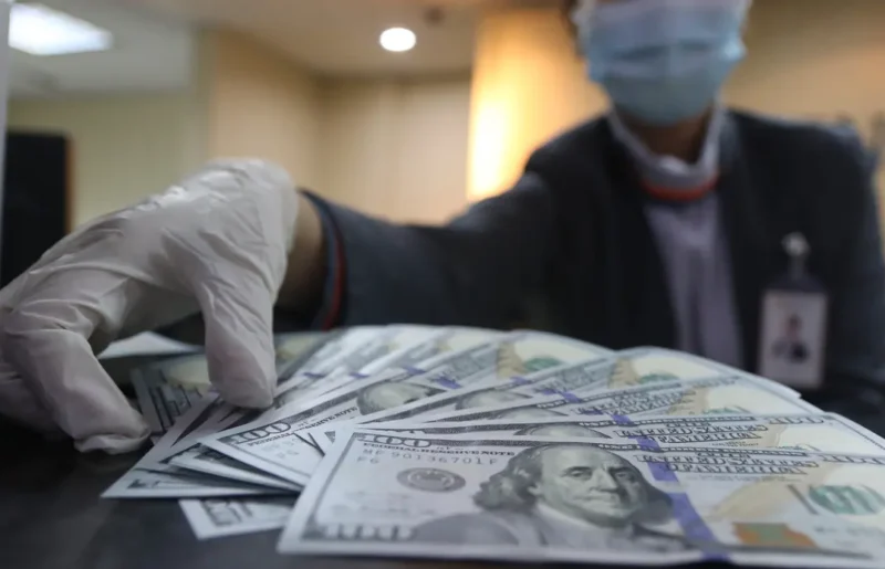 Rupiah menguat ke Rp18.123 per dolar AS setelah investor merespons sinyal dovish The Fed.(Foto : Liputan6.com/Angga Yuniar)