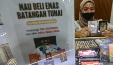 Harga emas Galeri24, Antam, dan UBS di Pegadaian turun pada Jumat (23/10/2026).(Foto : Liputan6.com/Angga Yuniar)