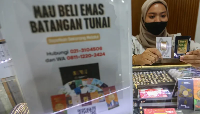 Harga emas Galeri24, Antam, dan UBS di Pegadaian turun pada Jumat (23/10/2026).(Foto : Liputan6.com/Angga Yuniar)